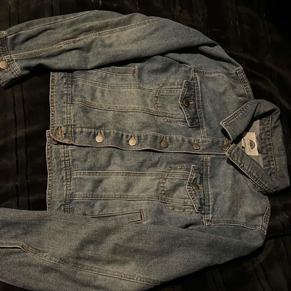 Jean Jacket, Size Large fits like a Medium